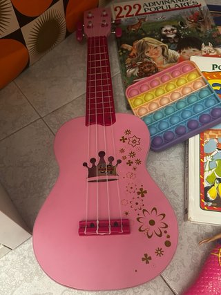 Lote Juguetes Varios: Muñecas, Libros, Guitarra