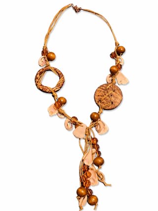 Collar artesanal de madera y conchas