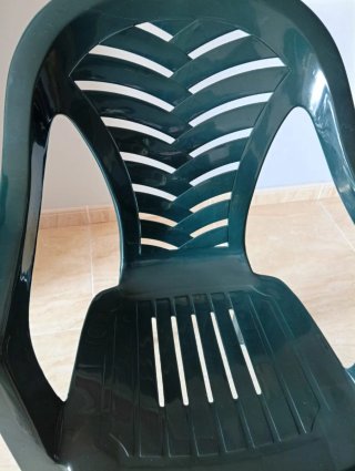 4 Sillas de terraza de plástico verde