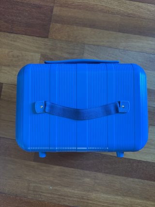 Neceser de viaje azul, Gloria Ortiz