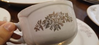 Vajilla porcelana blanca detalles dorados