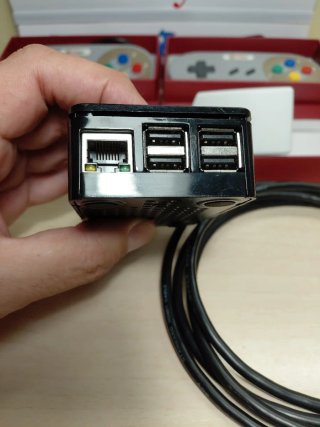 Raspberry Pi 3 con 2 mandos y tarjeta 64GB etc