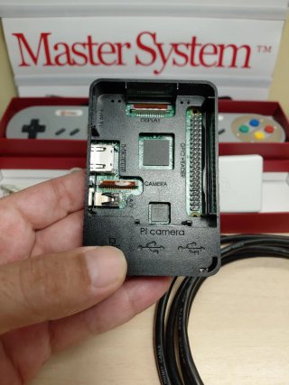 Raspberry Pi 3 con 2 mandos y tarjeta 64GB etc