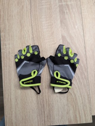 Bicicleta B'TWIN Arctic 14" con Ruedines y Guantes