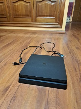 PlayStation 4 Slim Nera (cavi) + 2 Controller + 4G