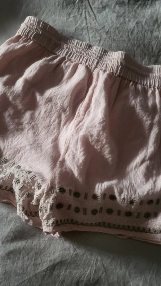 Shorts rosas bordados