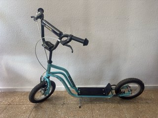 Patinete no eléctrico como nuevo, soporta 120kg.