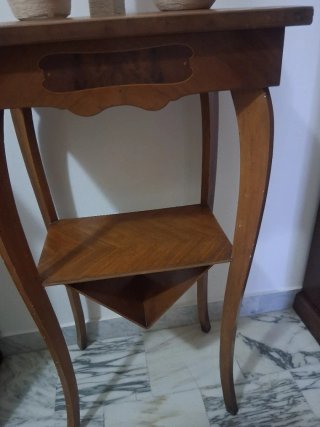 Tavolino antico in legno e juta