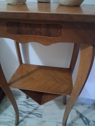 Tavolino antico in legno e juta