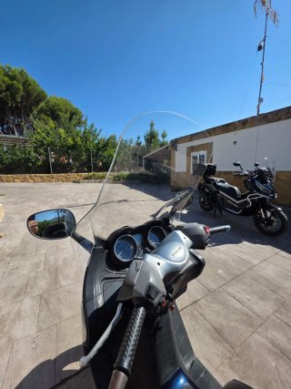 Piaggio X EVO 125 Maxi Scooter