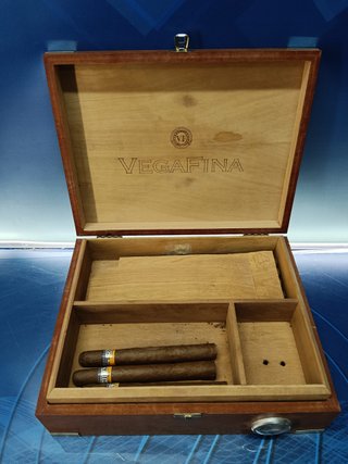 Higrómetro, Humidificador de madera , cedro español, Vegafina + Habanos cohiba