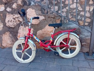 Bicicleta BH infantil retro roja