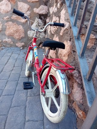 Bicicleta BH infantil retro roja