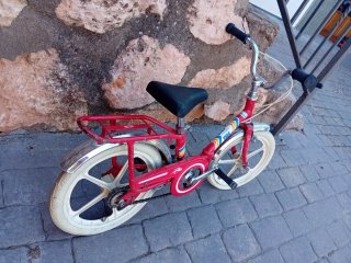 Bicicleta BH infantil retro roja
