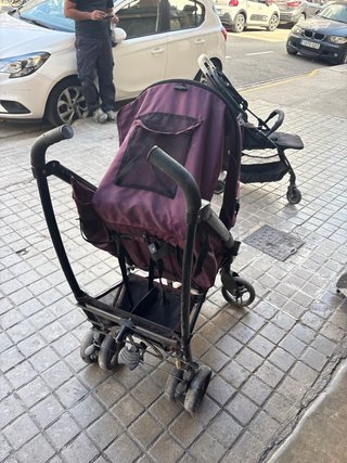 Carrito de bebé morado