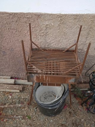 Barbacoa de hierro oxidado
