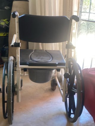 Silla de ruedas baño y ducha autopropulsada