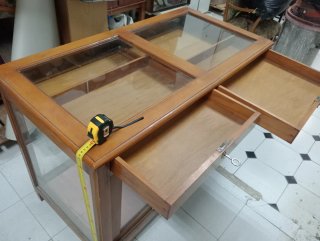 Vitrina expositora vintage madera y cristal