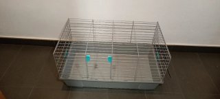 Jaula para conejo gris y turquesa