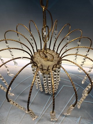Preciosa Lampara de techo Araña, mid century, cristal de roca 18 brazos, 56 cm.