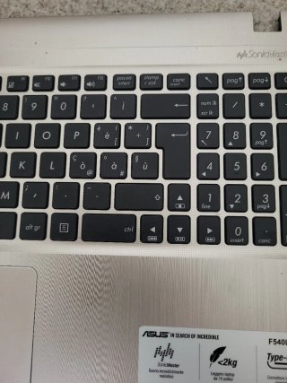 Asus F540L: Tastiera e Scocca Beige