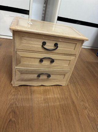 Joyero de madera con 3 cajones