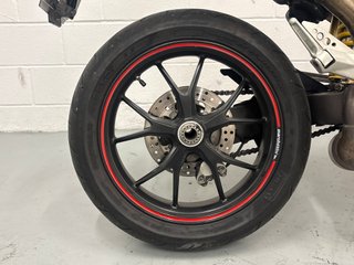 Ducati Hypermotard 1100 S Roja