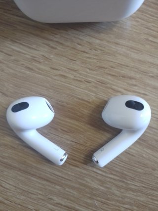 Apple AirPods 3a generazione bianchi