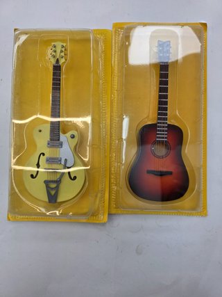 Instrumentos Musicales En Miniatura Pack 8 Guitarras + Mini