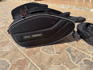 Alforjas laterales GIVI para moto