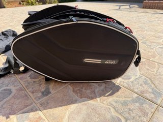 Alforjas laterales GIVI para moto