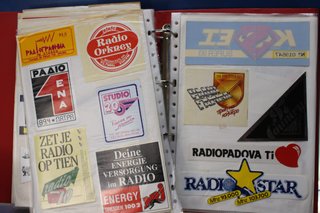 04. Gran lote pegatinas emisoras de radio extranjeras.