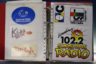 04. Gran lote pegatinas emisoras de radio extranjeras.