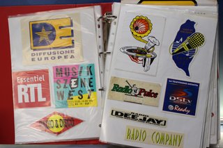 04. Gran lote pegatinas emisoras de radio extranjeras.