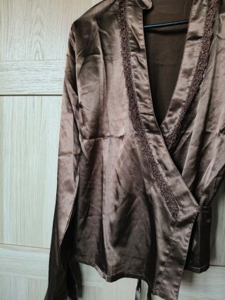 Blusa cruzada satinada