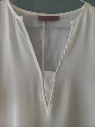 Blusa blanca manga corta cuello pico talla única