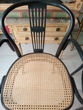 2 Sillones de madera con brazos y asientos rejilla