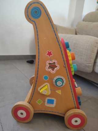 Correpasillos madera con juegos Imaginarium