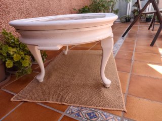 Mesa de centro ovalada con tapa de mármol
