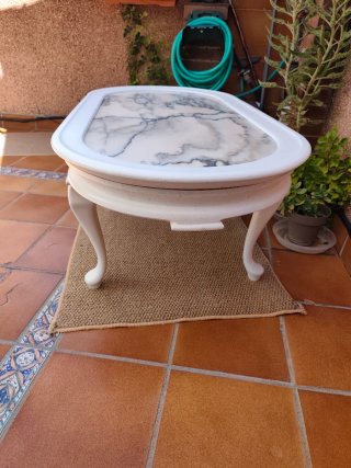 Mesa de centro ovalada con tapa de mármol