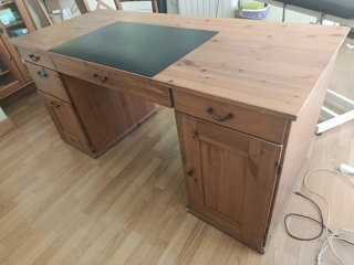 Escritorio de madera maciza