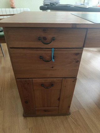 Escritorio de madera maciza