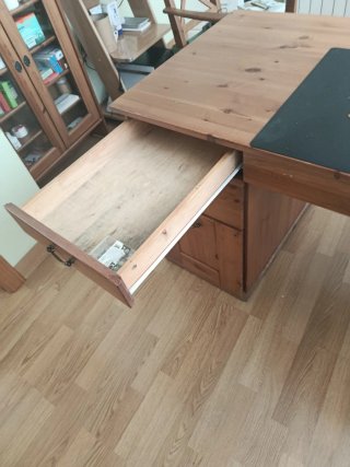 Escritorio de madera maciza
