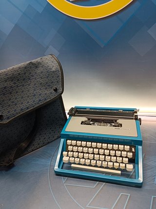 preciosa Máquina de escribir olivetti lettera 31