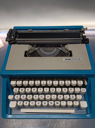 preciosa Máquina de escribir olivetti lettera 31