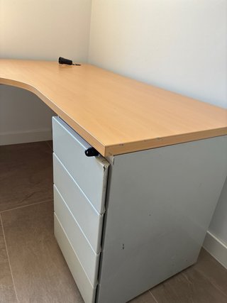 Mesa de escritorio esquinera Stellcase Strafor