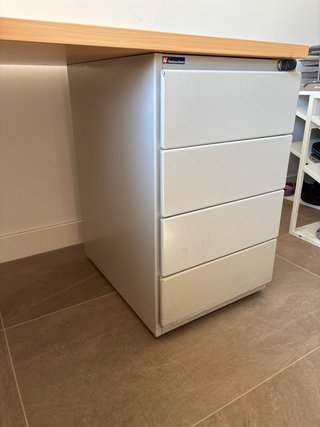 Mesa de escritorio esquinera Stellcase Strafor