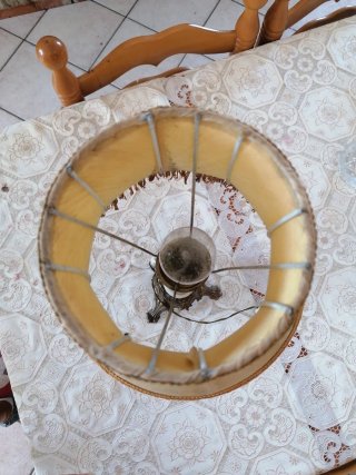 Lampada da tavolo vintage con frange
