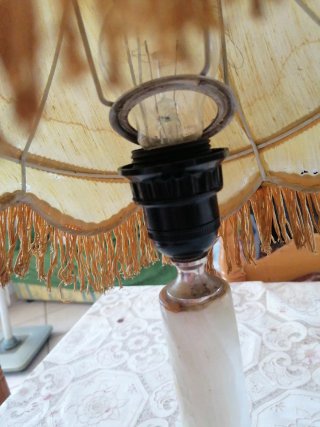Lampada da tavolo vintage con frange