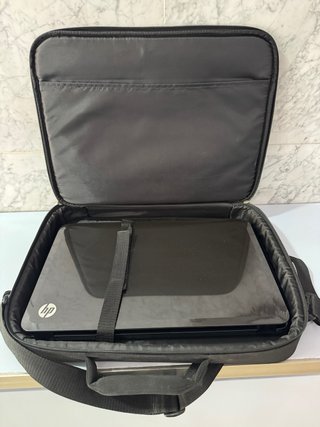 Portátil HP Pavilion g7 + Funda Case Logic